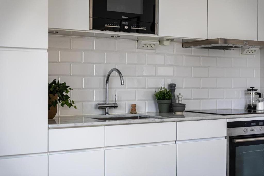 Beautiful And Modern Accommodation Near Stockholm City Kültér fotó