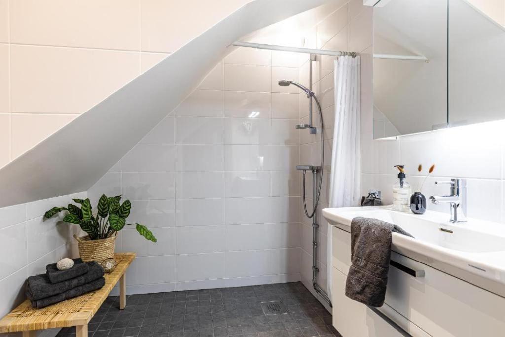 Beautiful And Modern Accommodation Near Stockholm City Kültér fotó