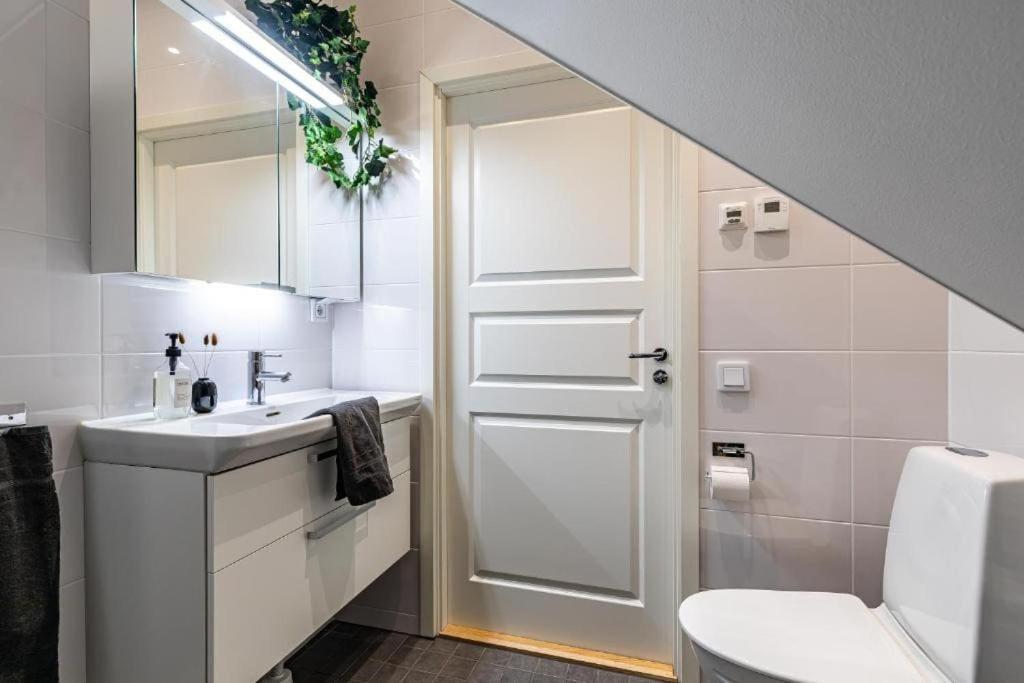 Beautiful And Modern Accommodation Near Stockholm City Kültér fotó